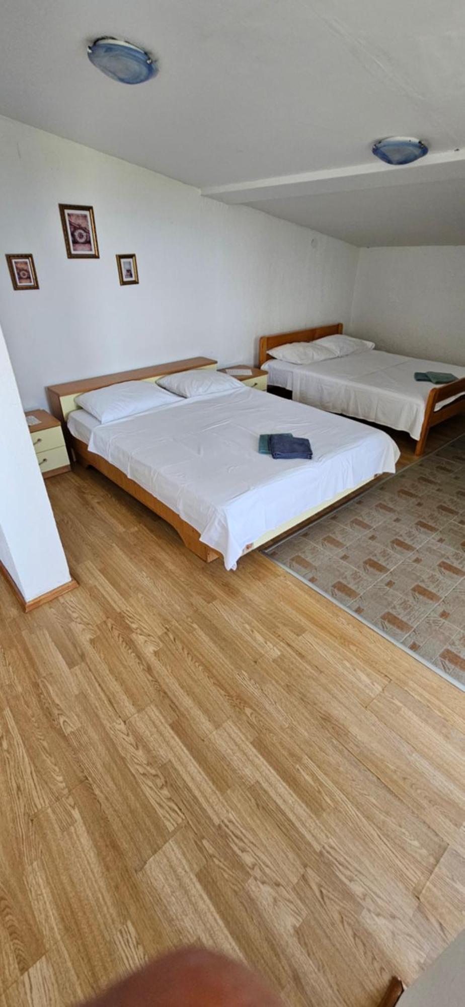 Apartments Hugo Malinska Rum bild